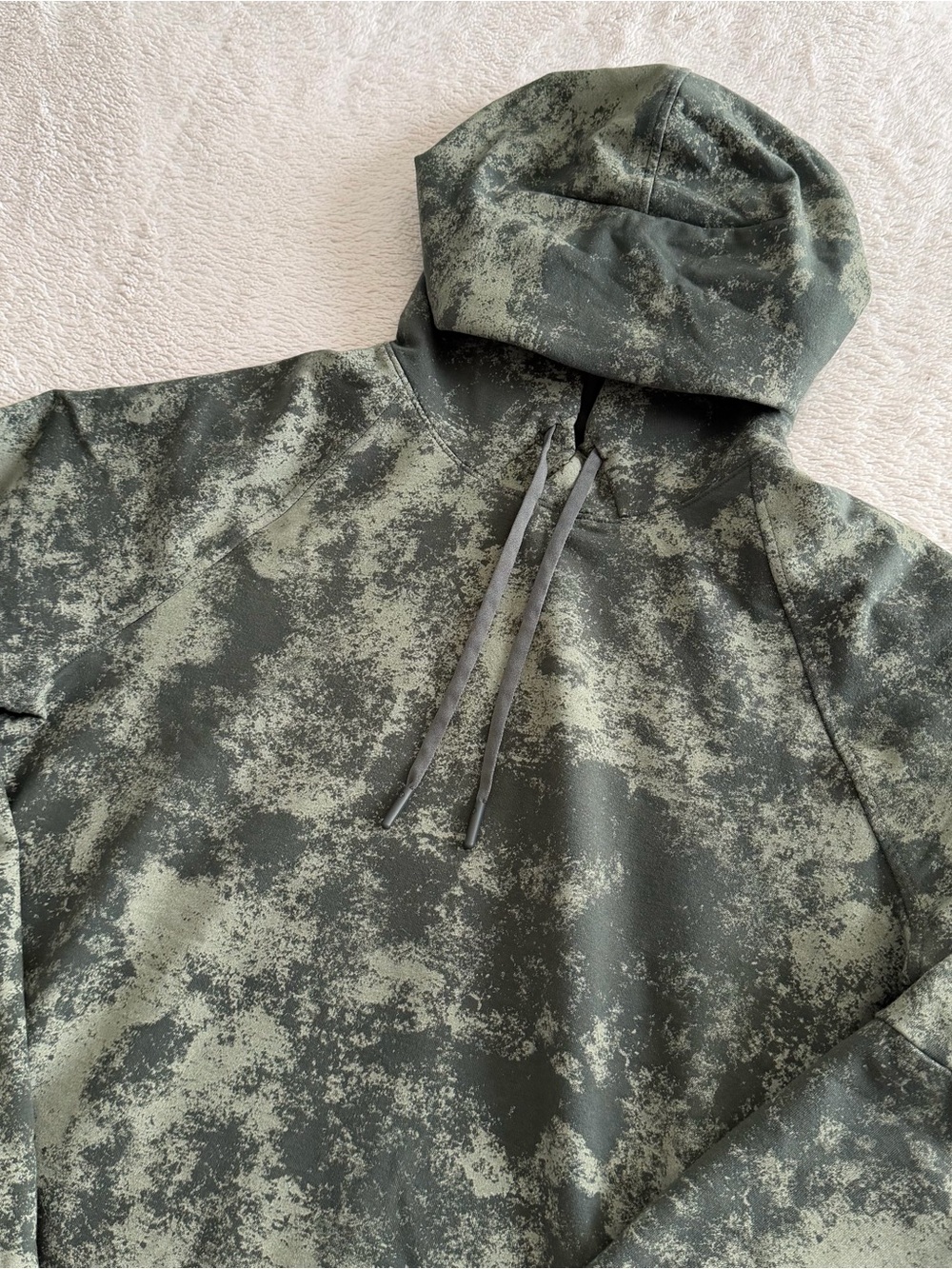 Lululemon City Sweat Pullover Hoodie Men's
Med Green Camo Abstract Athletic